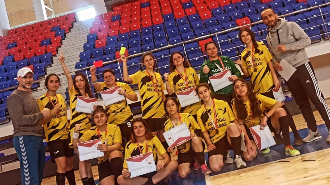 Kız Futsal Takımımız İl Finallerine Gidiyor